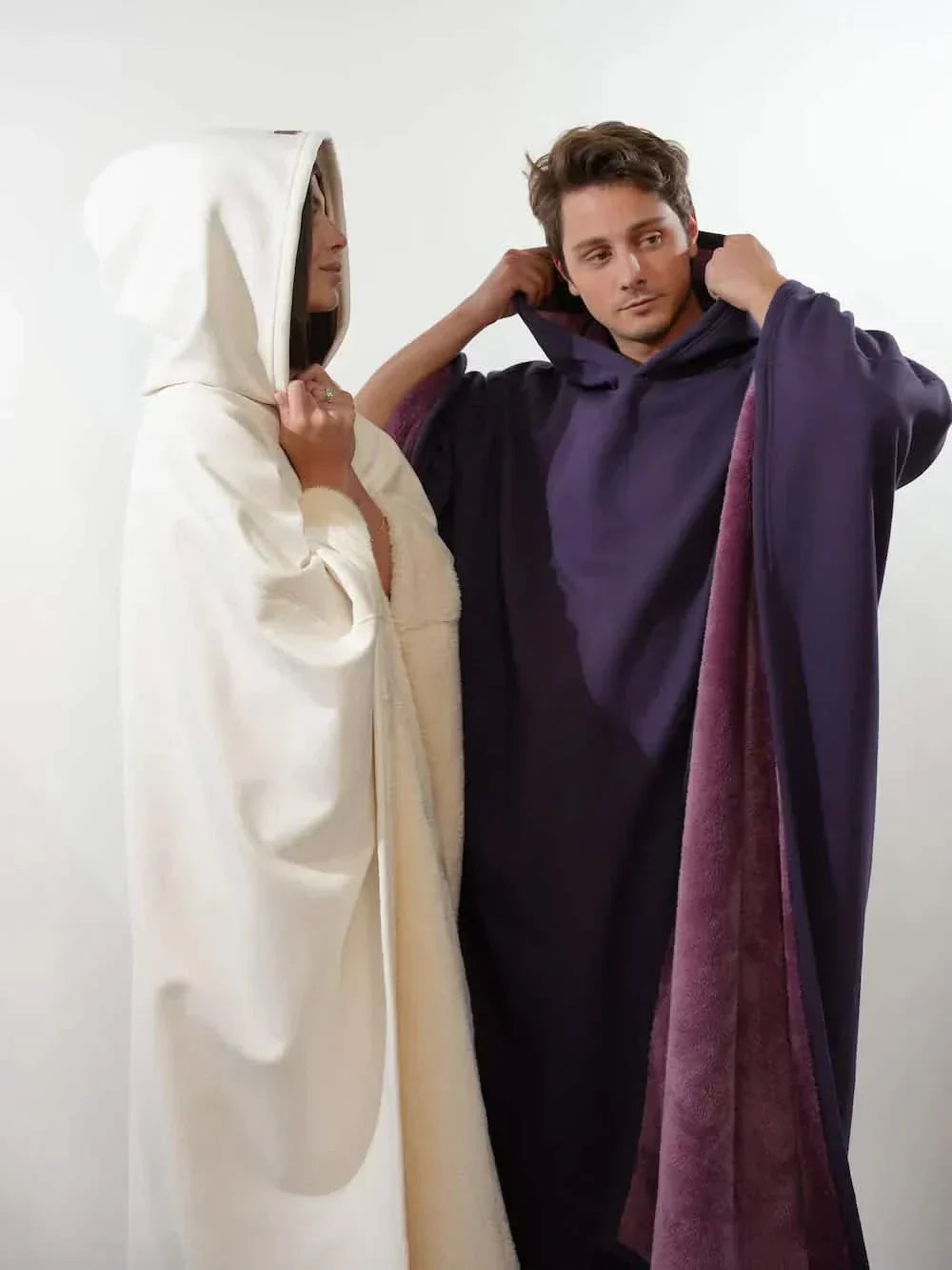 FleeceGuard™ – Ultrazachte thermische cape met capuchon voor weldadige warmte
