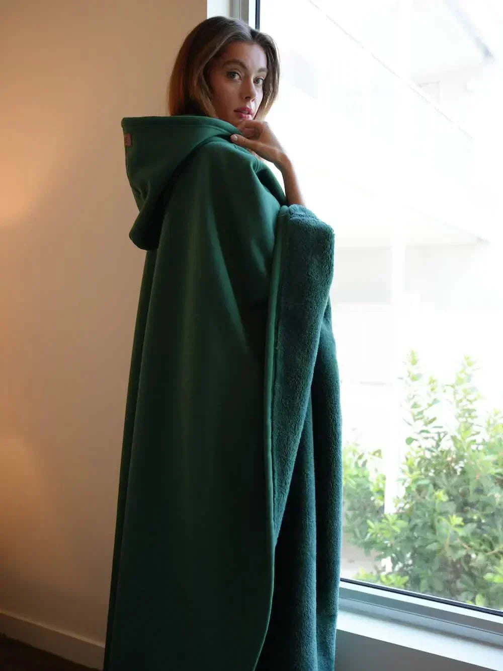 FleeceGuard™ – Ultrazachte thermische cape met capuchon voor weldadige warmte