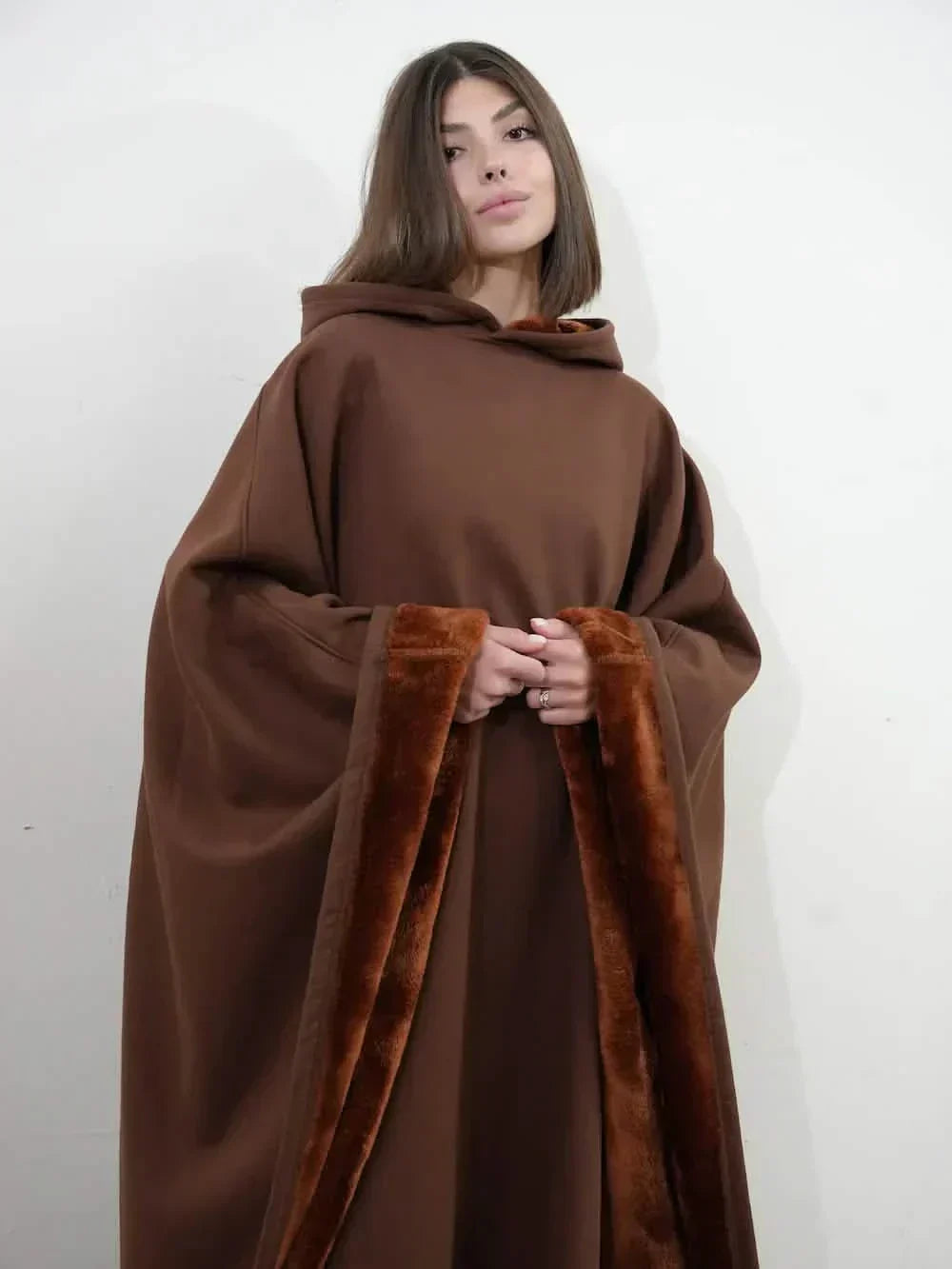 FleeceGuard™ – Ultrazachte thermische cape met capuchon voor weldadige warmte