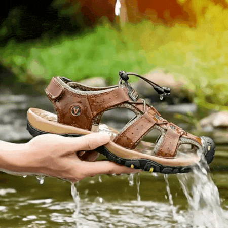Waarom steeds meer mannen hun alledaagse sandalen inruilen voor ergonomische modellen zoals ErgoStride™